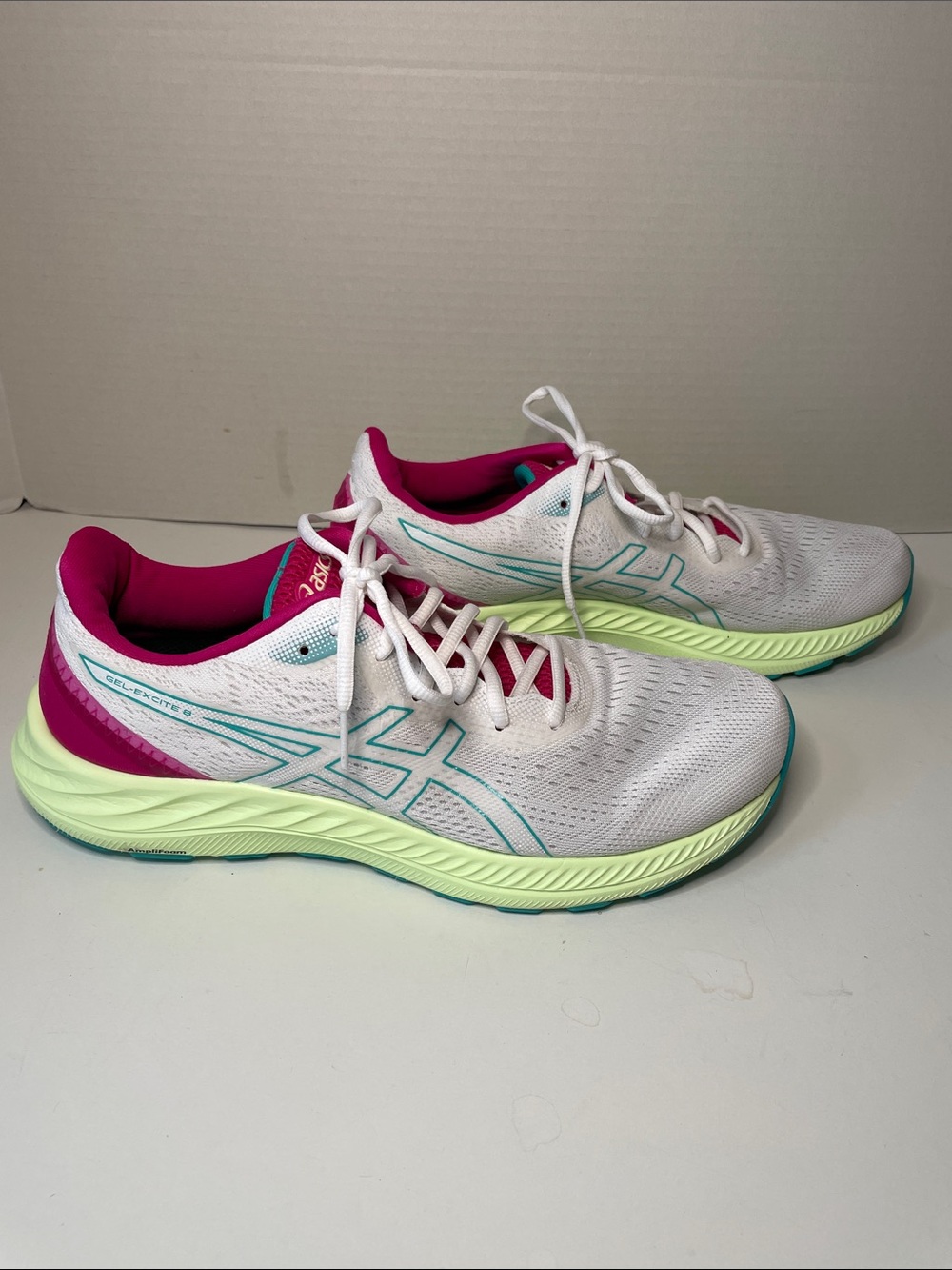 ASICS Women's Size 12   Running Shoes Gel Excite 8 , Amplifoam